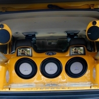 HUMMER H2 กับระบบควบคุมพลังเบส 3 มิติ