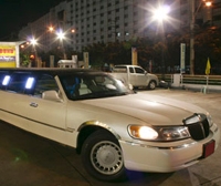 LINCOLN LUXURY PUB IN LIMO